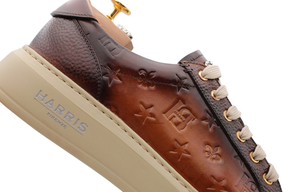 Zapatillas de cuero pintadas a mano