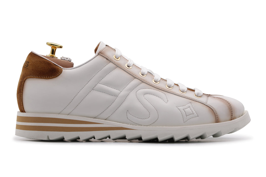 Leder -Turnschuhe mit schattierten Details
