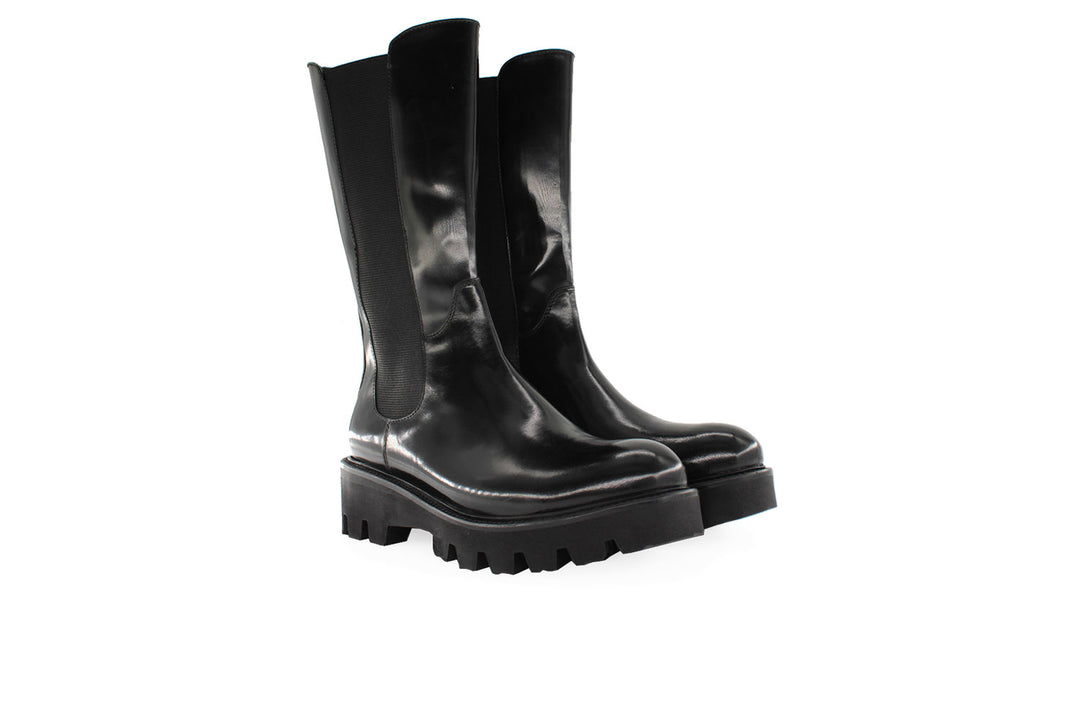 Leather boot