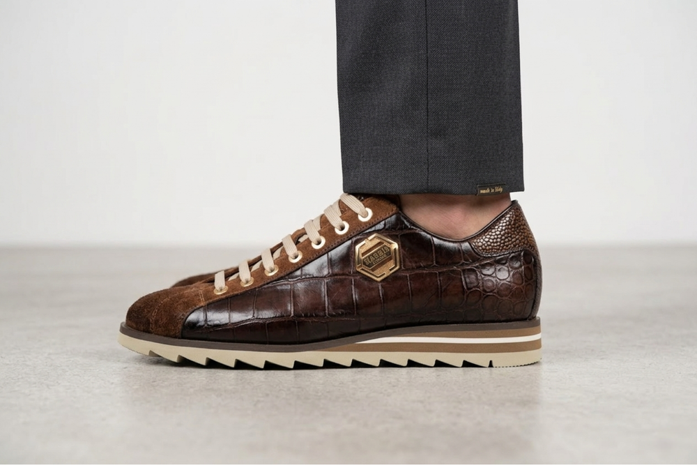 Sneakers con effetto coccodrillo e suede