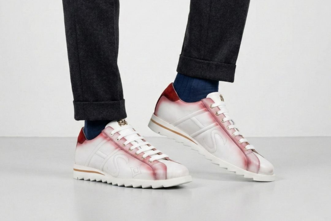 Sneaker de piel y ante decolorados.