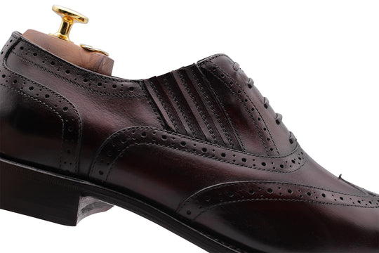 Slip-On Oxford mit Brogue-Verzierungen