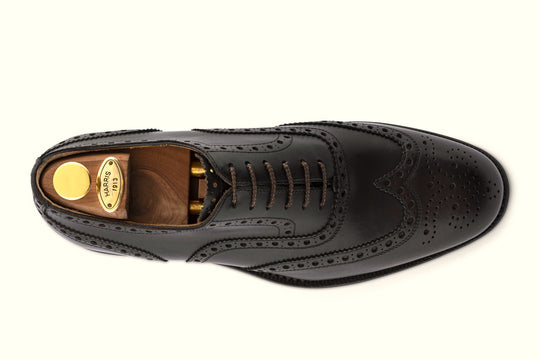 Leather lace-up shoes with brogue details