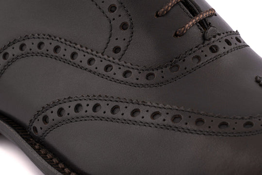 Leather lace-up shoes with brogue details