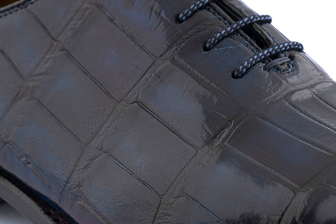 Stringata in pelle pregiata