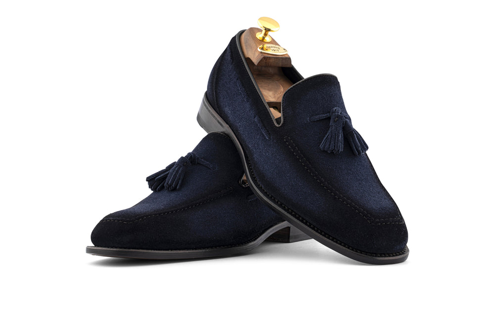 Mocassino con pon pon in pelle scamosciata sfumata a mano