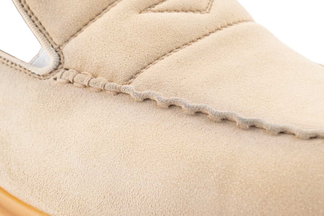 Mocassino in camoscio con cucitura a mano