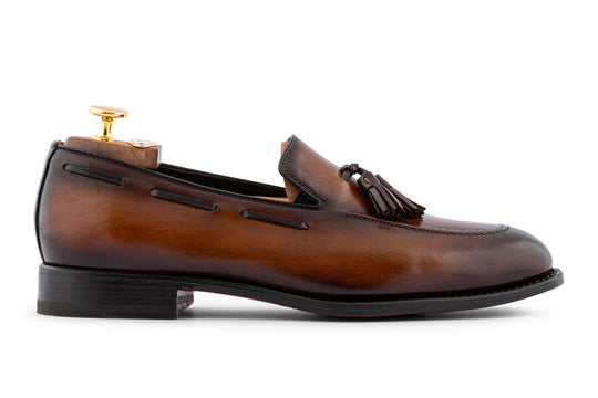 Mocassino in pelle dipinto a mano con pon pon