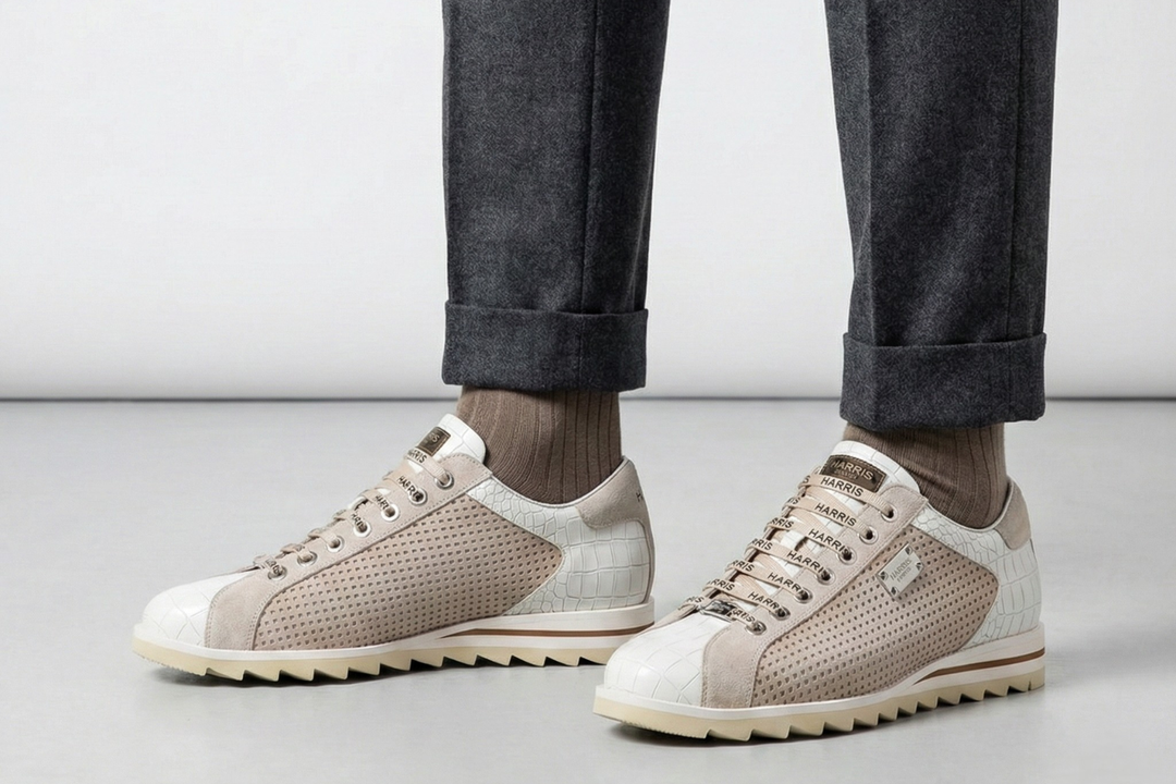 Sneakers aus perforiertem Leder mit Krokodileffekt