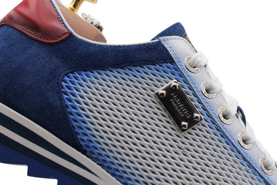 Turnschuhe im Wildleder mit perforierten Details