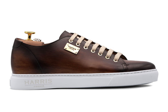 Baskets lisses peintes à la main