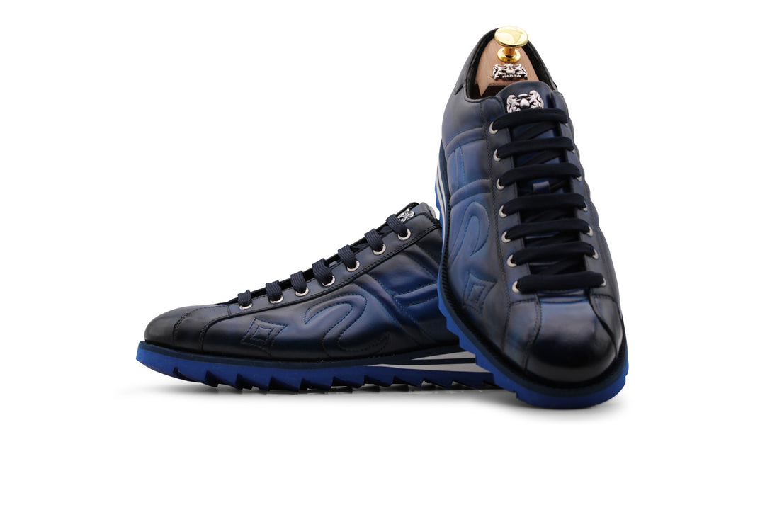 Sneaker en cuir peinte à la main