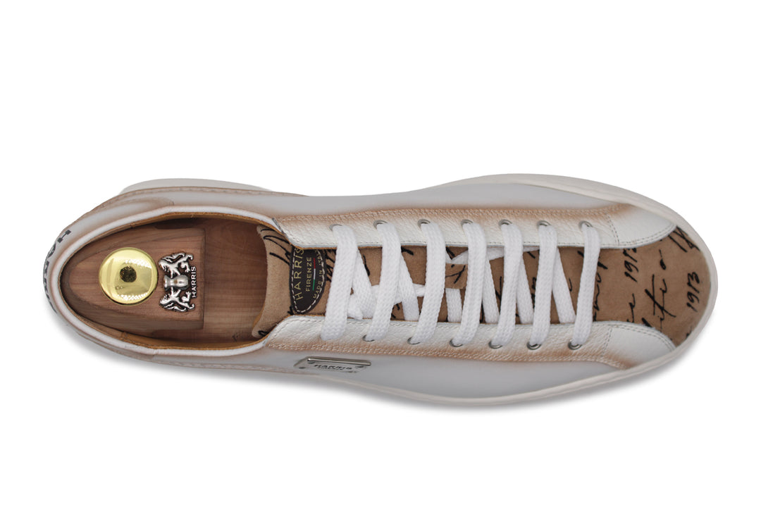 Sneakers in pelle e dettagli writer