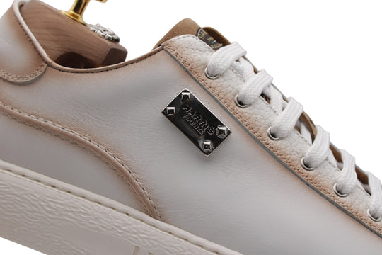 Sneakers in pelle e dettagli writer