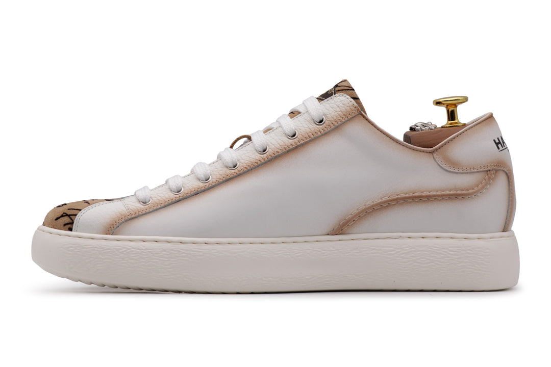 Sneakers in pelle e dettagli writer