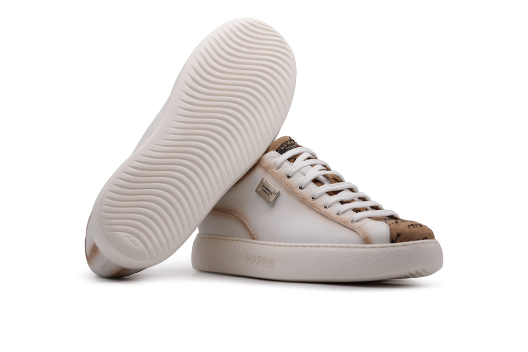 Sneakers in pelle e dettagli writer